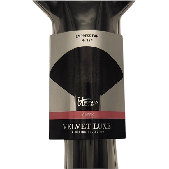 It Cosmetics Empress Fan Brush NIB. From the Velvet Luxe Collection #324 - Picture 4 of 5